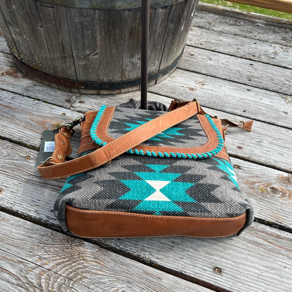 😍New Style Myra Bag Corset woven leather flap Rug canvas tribal new crossbody - Picture 9 of 10